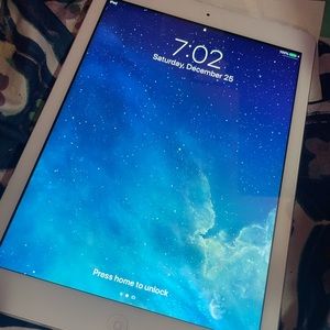 iPad 5th gen great condition comes with case